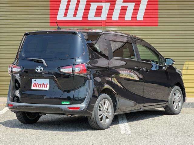 Toyota Sienta 8