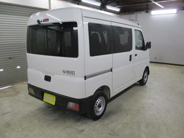 Daihatsu Hijet Cargo 4