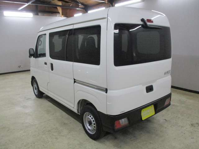 Daihatsu Hijet Cargo 6