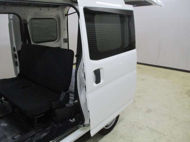Daihatsu Hijet Cargo 10