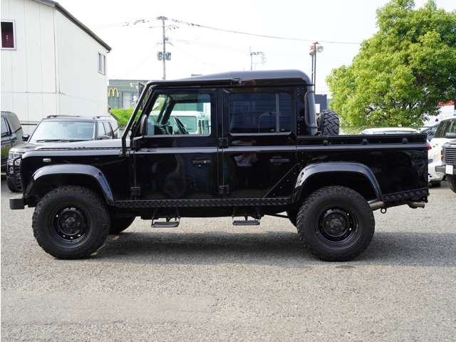 Land Rover Defender 11