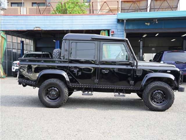 Land Rover Defender 7