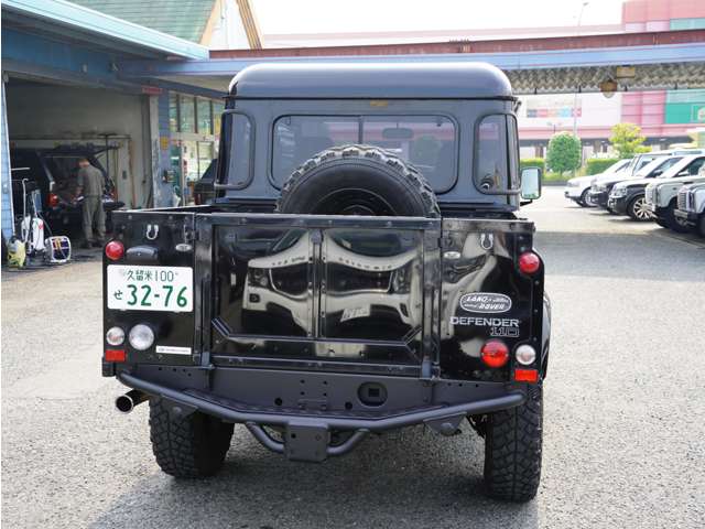 Land Rover Defender 9