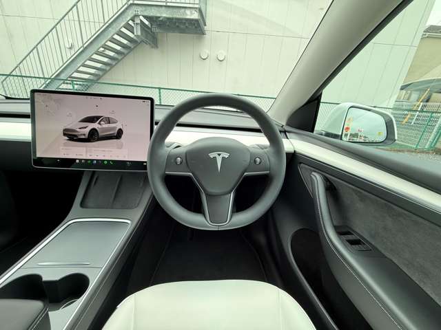 Tesla Model Y 5