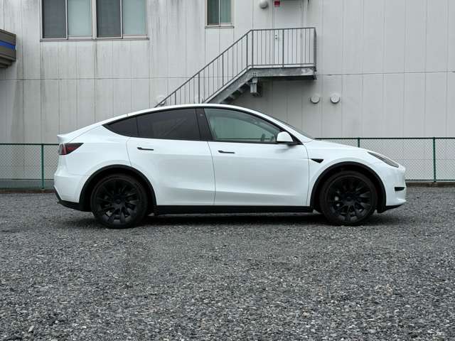 Tesla Model Y 8