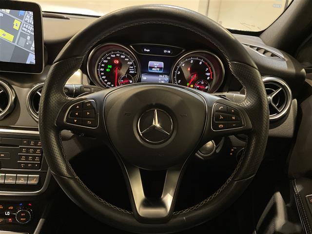 Mercedes-Benz GLA-Class 11