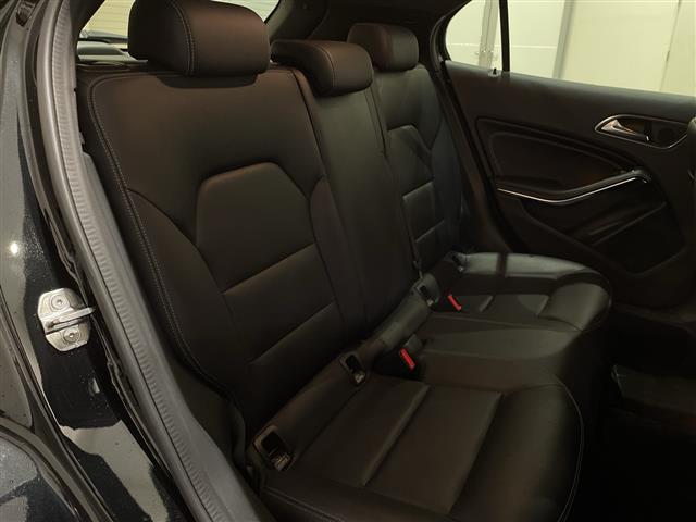 Mercedes-Benz GLA-Class 6