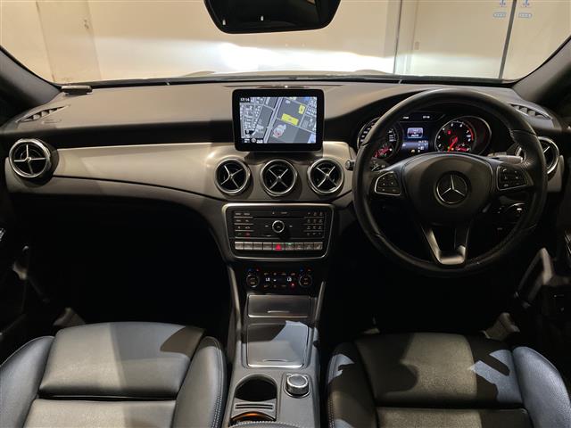 Mercedes-Benz GLA-Class 10