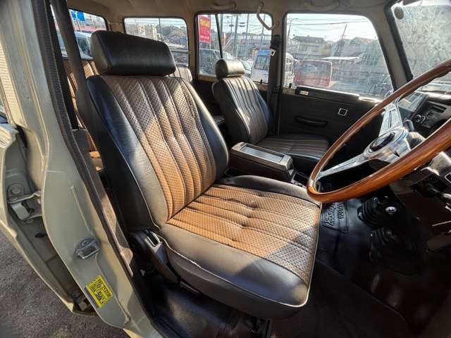 Toyota Land Cruiser 60 2