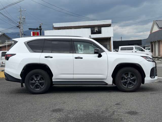 Lexus LX 4