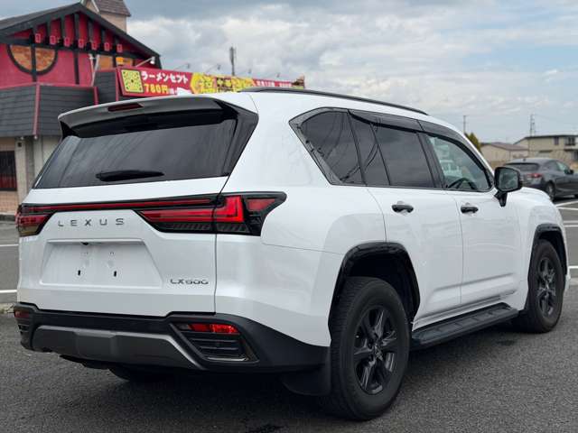 Lexus LX 5