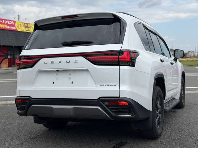 Lexus LX 6