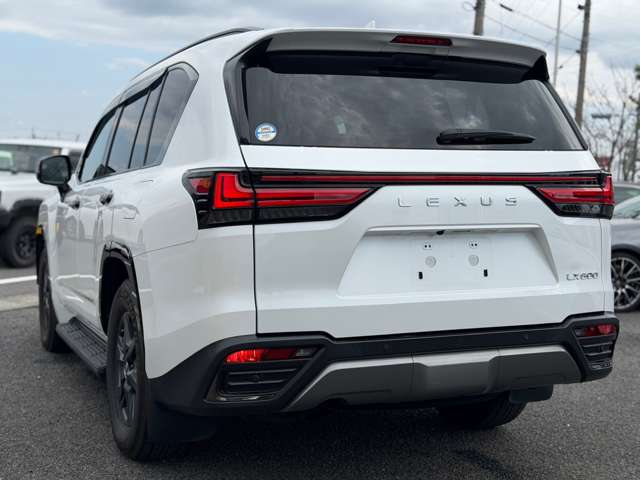 Lexus LX 8