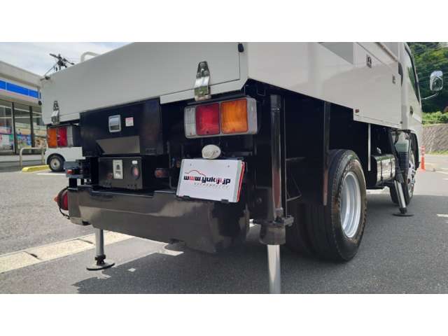 Mitsubishi Fuso Canter 9