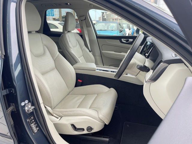 Volvo XC60 8