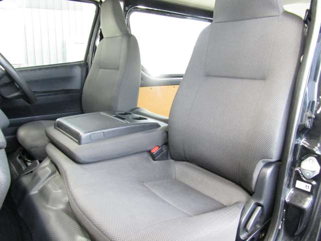 Toyota Regius Ace 6