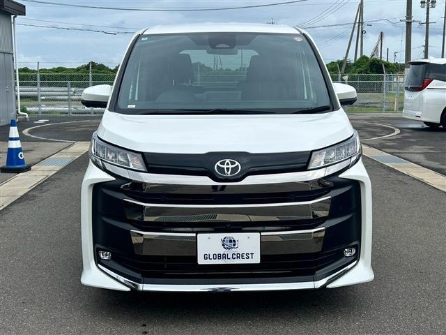 Toyota Noah 4