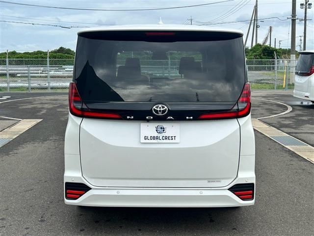 Toyota Noah 7