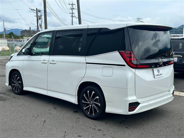 Toyota Noah 8