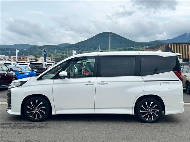 Toyota Noah 9