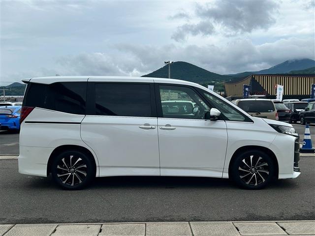 Toyota Noah 10
