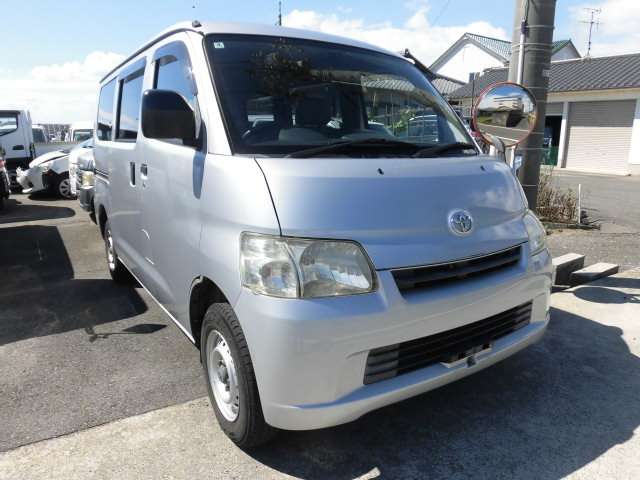 Toyota Light Ace Van 3