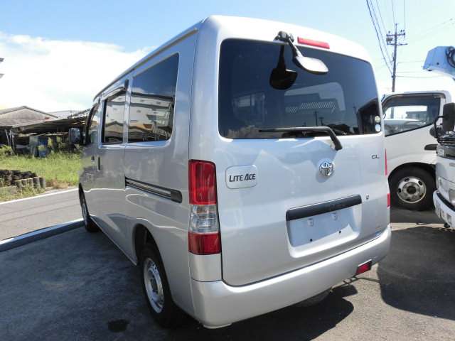 Toyota Light Ace Van 4
