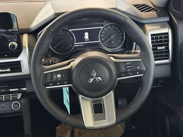 Mitsubishi Triton 8