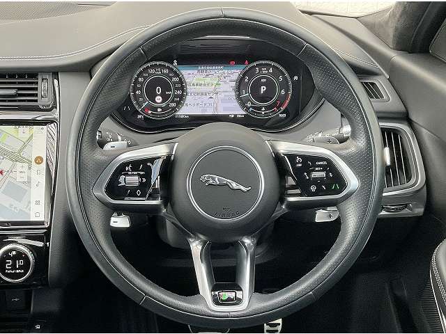 Jaguar E-Pace 11