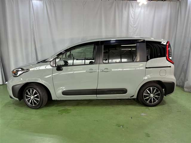 Toyota Sienta 3