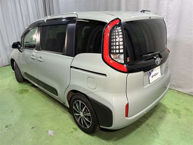 Toyota Sienta 5