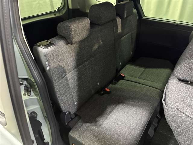 Toyota Sienta 7