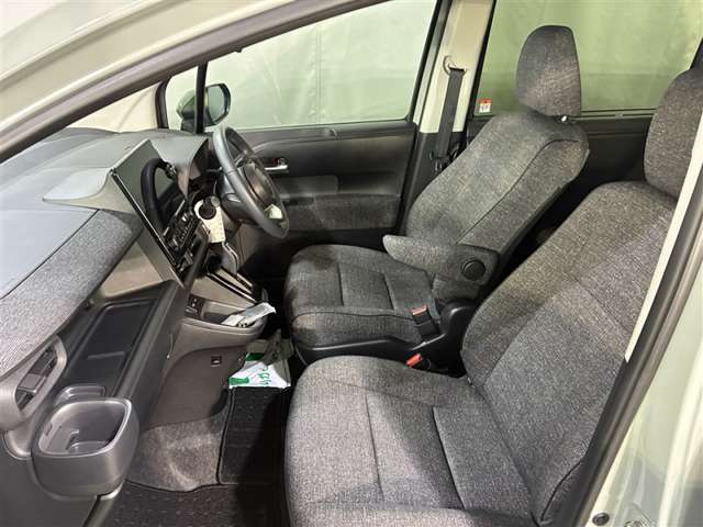 Toyota Sienta 8