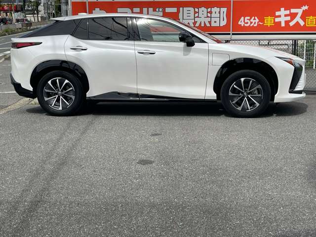Lexus RZ 6