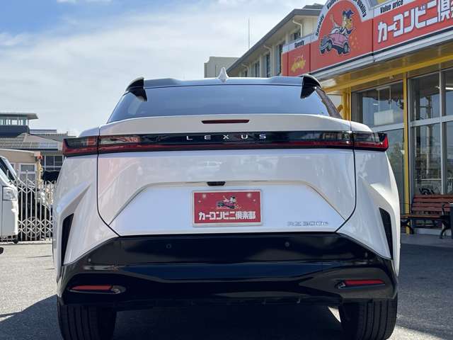 Lexus RZ 8