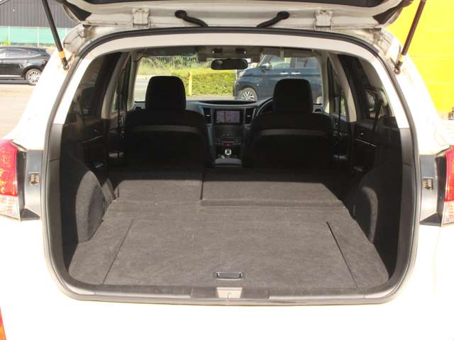 Subaru Legacy Outback 11