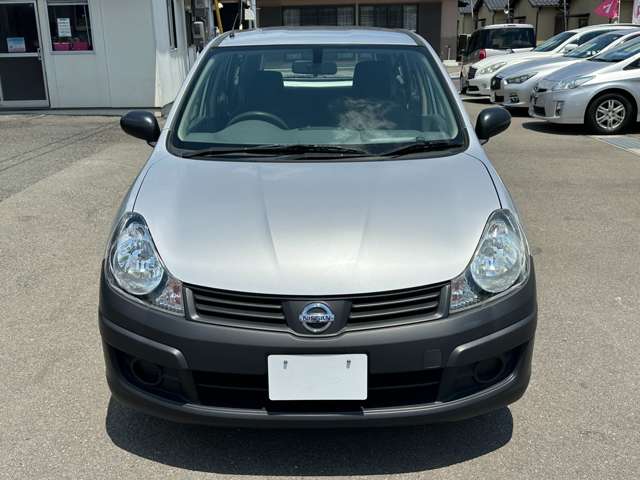 Nissan AD 5