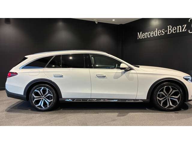 Mercedes-Benz E-Class All-Terrain 3