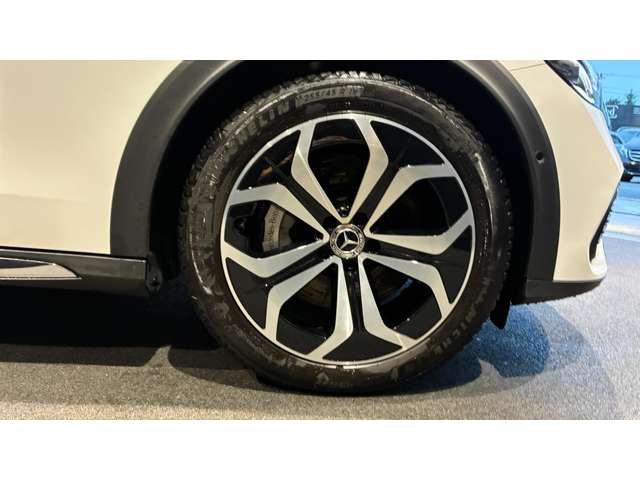 Mercedes-Benz E-Class All-Terrain 9