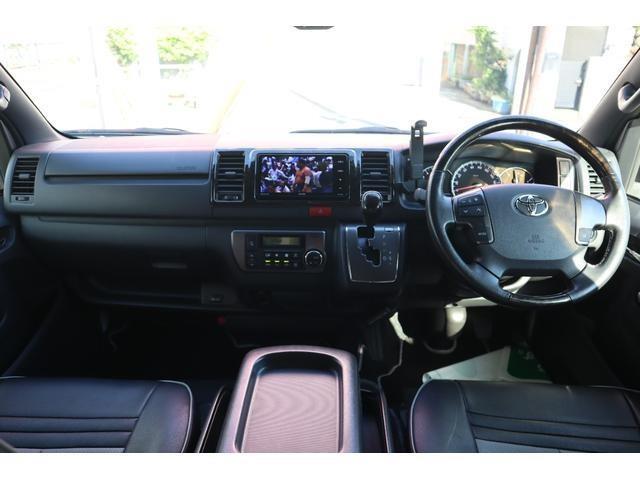 Toyota Hiace Van 12