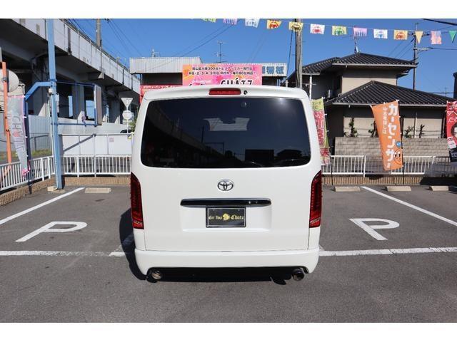 Toyota Hiace Van 8