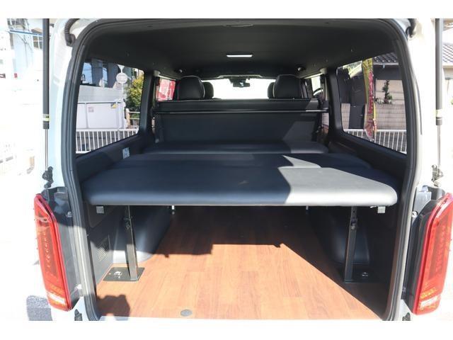 Toyota Hiace Van 9