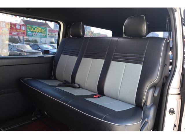 Toyota Hiace Van 10