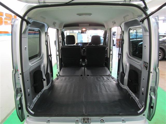Daihatsu Hijet Cargo 11