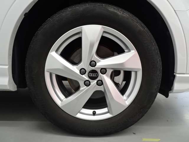 Audi Q3 8