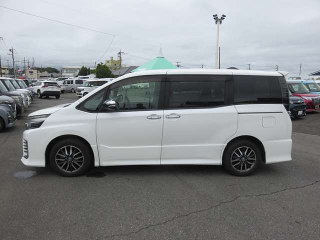 Toyota Voxy 12