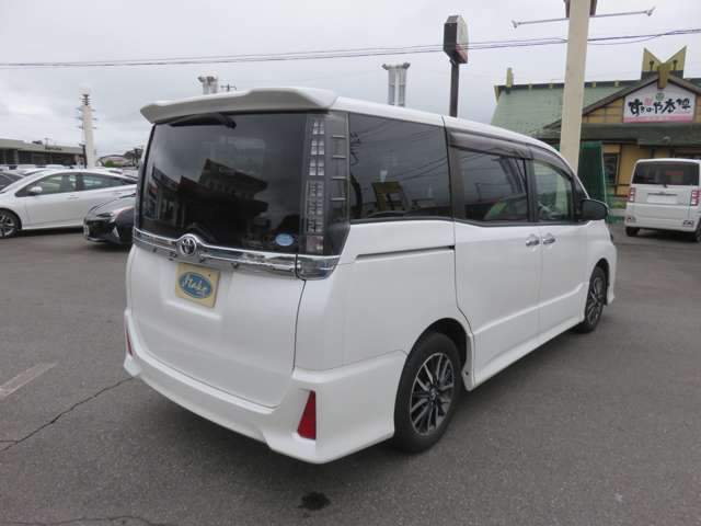 Toyota Voxy 9
