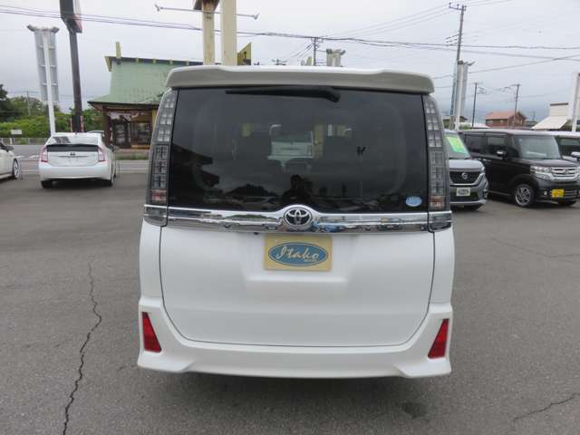 Toyota Voxy 10