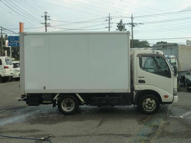Hino Dutro 4