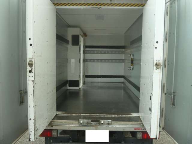 Hino Dutro 9